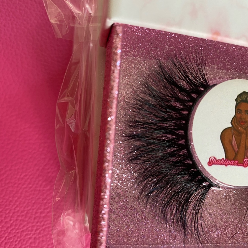 Eyelashes - Picture 11 of 12